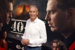 Barneveld 23 augustus 2023
Dorian Bindels en Soy Kroon gaan de mannelijke hoofdrollen spelen in 40-45 de Musical die door Studio 100 geproduceerd wordt . De voorstelling gaat spelen in de midden Nederland hallen. Gert Verhulst is de bedenker.