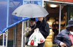 Amsterdam 27 juli 2023
Hans v Manen doet boodschappen en rijdt op zijn 91e nog steeds auto .