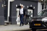 Amsterdam 4 augustus 2023
Hans v Willigenburg doet boodschappen in Amsterdam zuid.