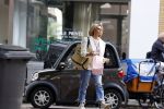 Amsterdam 4 augustus 2023
Leontien Ruiters doet boodschappen op de Cornelis schuytstraat.