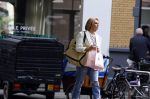Amsterdam 4 augustus 2023
Leontien Ruiters doet boodschappen op de Cornelis schuytstraat.
