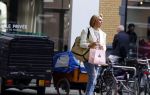 Amsterdam 4 augustus 2023
Leontien Ruiters doet boodschappen op de Cornelis schuytstraat.