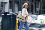 Amsterdam 4 augustus 2023
Leontien Ruiters doet boodschappen op de Cornelis schuytstraat.
