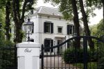 Hilversum Huizen 24 juli 2023
Linda de Mol is afgelopen nacht met Jeroen Rietbergen bij de EHBO in te ter Gooi ziekenhuis geweest . Linda heeft haar enkel gebroke en is inmiddels weer in haar huis.