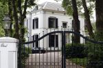 Hilversum Huizen 24 juli 2023
Linda de Mol is afgelopen nacht met Jeroen Rietbergen bij de EHBO in te ter Gooi ziekenhuis geweest . Linda heeft haar enkel gebroke en is inmiddels weer in haar huis.