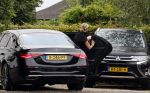 Rotterdam en Berkel en Rodenrijs 24 augustus 2023
Andre Hazes en Monique Westenberg arriveren in geblindeerde limo bij de rechtbank van Rotterdam ivm rechtszaak over dat hun zoontje Dre van school gehouden is  voor vakantie . Daarna rijden ze naar hun huis in Berkel. Er is veel pers op af gekomen . De Politie ving hen op bij de rechtbank.