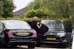 Rotterdam en Berkel en Rodenrijs 24 augustus 2023
Andre Hazes en Monique Westenberg arriveren in geblindeerde limo bij de rechtbank van Rotterdam ivm rechtszaak over dat hun zoontje Dre van school gehouden is  voor vakantie . Daarna rijden ze naar hun huis in Berkel. Er is veel pers op af gekomen . De Politie ving hen op bij de rechtbank.