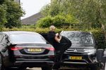 Rotterdam en Berkel en Rodenrijs 24 augustus 2023
Andre Hazes en Monique Westenberg arriveren in geblindeerde limo bij de rechtbank van Rotterdam ivm rechtszaak over dat hun zoontje Dre van school gehouden is  voor vakantie . Daarna rijden ze naar hun huis in Berkel. Er is veel pers op af gekomen . De Politie ving hen op bij de rechtbank.