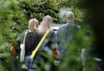 Zuiderwoude 26 juli 2023
Thijs Romer viert zijn verjaardag . Zijn moeder Yvonne Smolders is bij nhem thuis en laat de hond uit . Zus Nienke Romer en zwager Frederik Brom komen met hun dochter langs.