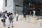 Rotterdam en Berkel en Rodenrijs 24 augustus 2023
Andre Hazes en Monique Westenberg arriveren in geblindeerde limo bij de rechtbank van Rotterdam ivm rechtszaak over dat hun zoontje Dre van school gehouden is  voor vakantie . Daarna rijden ze naar hun huis in Berkel. Er is veel pers op af gekomen . De Politie ving hen op bij de rechtbank.