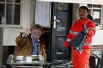 Amsterdam 4 augustus 2023
Peter faber op zijn vaste terras in het centrum van Amsterdam pratend met een vuilnisman .