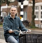 Amsterdam 1 augustus 2023
Raoul Heertje op de fiets in Amsterdam zuid.