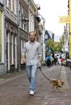 Haarlem 3 augustus 2023
Raymond Mens met zijn hond in het centrum van Haarlem .