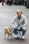 Haarlem 3 augustus 2023
Raymond Mens met zijn hond in het centrum van Haarlem .