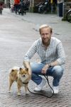 Haarlem 3 augustus 2023
Raymond Mens met zijn hond in het centrum van Haarlem .