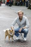 Haarlem 3 augustus 2023
Raymond Mens met zijn hond in het centrum van Haarlem .