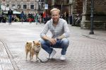 Haarlem 3 augustus 2023
Raymond Mens met zijn hond in het centrum van Haarlem .