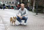 Haarlem 3 augustus 2023
Raymond Mens met zijn hond in het centrum van Haarlem .
