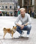 Haarlem 3 augustus 2023
Raymond Mens met zijn hond in het centrum van Haarlem .
