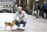 Haarlem 3 augustus 2023
Raymond Mens met zijn hond in het centrum van Haarlem .