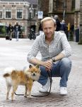 Haarlem 3 augustus 2023
Raymond Mens met zijn hond in het centrum van Haarlem .