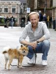 Haarlem 3 augustus 2023
Raymond Mens met zijn hond in het centrum van Haarlem .