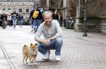 Haarlem 3 augustus 2023
Raymond Mens met zijn hond in het centrum van Haarlem .
