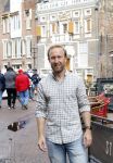 Haarlem 3 augustus 2023
Raymond Mens met zijn hond in het centrum van Haarlem .