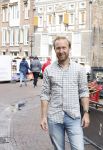 Haarlem 3 augustus 2023
Raymond Mens met zijn hond in het centrum van Haarlem .