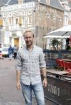 Haarlem 3 augustus 2023
Raymond Mens met zijn hond in het centrum van Haarlem .