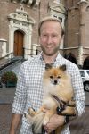 Haarlem 3 augustus 2023
Raymond Mens met zijn hond in het centrum van Haarlem .