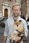 Haarlem 3 augustus 2023
Raymond Mens met zijn hond in het centrum van Haarlem .