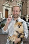 Haarlem 3 augustus 2023
Raymond Mens met zijn hond in het centrum van Haarlem .