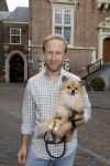 Haarlem 3 augustus 2023
Raymond Mens met zijn hond in het centrum van Haarlem .