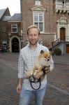 Haarlem 3 augustus 2023
Raymond Mens met zijn hond in het centrum van Haarlem .
