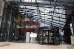 Rotterdam en Berkel en Rodenrijs 24 augustus 2023
Andre Hazes en Monique Westenberg arriveren in geblindeerde limo bij de rechtbank van Rotterdam ivm rechtszaak over dat hun zoontje Dre van school gehouden is  voor vakantie . Daarna rijden ze naar hun huis in Berkel. Er is veel pers op af gekomen . De Politie ving hen op bij de rechtbank.
