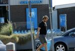 Zuiderwoude Marken 20 augustus 2023
Thijs Romer rijdt in zijn volkswagen Polo van zijn huis naar de Albert Heijn om boodschappen te doen .