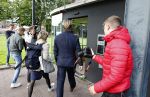 Assen 25 juli 2023
Rechtszaak Thijs Romer in de rechtbank van Assen Zijn moeder vader  Peter Romer en stiefmoeder kwamen met hem mee. Zijn advocaat is Wikke Monster