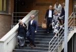 Assen 25 juli 2023
Rechtszaak Thijs Romer in de rechtbank van Assen Zijn moeder vader  Peter Romer en stiefmoeder kwamen met hem mee. Zijn advocaat is Wikke Monster