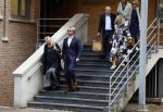 Assen 25 juli 2023
Rechtszaak Thijs Romer in de rechtbank van Assen Zijn moeder vader  Peter Romer en stiefmoeder kwamen met hem mee. Zijn advocaat is Wikke Monster