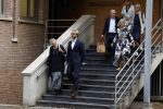 Assen 25 juli 2023
Rechtszaak Thijs Romer in de rechtbank van Assen Zijn moeder vader  Peter Romer en stiefmoeder kwamen met hem mee. Zijn advocaat is Wikke Monster