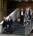 Assen 25 juli 2023
Rechtszaak Thijs Romer in de rechtbank van Assen Zijn moeder vader  Peter Romer en stiefmoeder kwamen met hem mee. Zijn advocaat is Wikke Monster