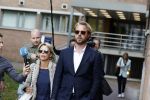 Assen 25 juli 2023
Rechtszaak Thijs Romer in de rechtbank van Assen Zijn moeder vader  Peter Romer en stiefmoeder kwamen met hem mee. Zijn advocaat is Wikke Monster