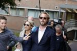 Assen 25 juli 2023
Rechtszaak Thijs Romer in de rechtbank van Assen Zijn moeder vader  Peter Romer en stiefmoeder kwamen met hem mee. Zijn advocaat is Wikke Monster