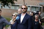 Assen 25 juli 2023
Rechtszaak Thijs Romer in de rechtbank van Assen Zijn moeder vader  Peter Romer en stiefmoeder kwamen met hem mee. Zijn advocaat is Wikke Monster