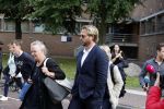 Assen 25 juli 2023
Rechtszaak Thijs Romer in de rechtbank van Assen Zijn moeder vader  Peter Romer en stiefmoeder kwamen met hem mee. Zijn advocaat is Wikke Monster