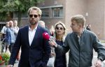 Assen 25 juli 2023
Rechtszaak Thijs Romer in de rechtbank van Assen Zijn moeder vader  Peter Romer en stiefmoeder kwamen met hem mee. Zijn advocaat is Wikke Monster