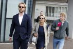 Assen 25 juli 2023
Rechtszaak Thijs Romer in de rechtbank van Assen Zijn moeder vader  Peter Romer en stiefmoeder kwamen met hem mee. Zijn advocaat is Wikke Monster