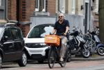 Amsterdam 24 juli 2023
Victor Reinier op zijn fiets in Amsterdam zuid.