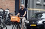 Amsterdam 24 juli 2023
Victor Reinier op zijn fiets in Amsterdam zuid.